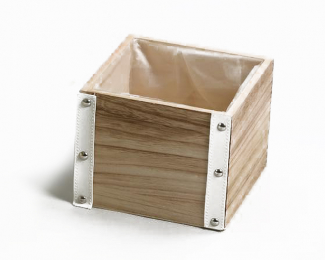 Porta vaso quadrato in legno naturale con borchie